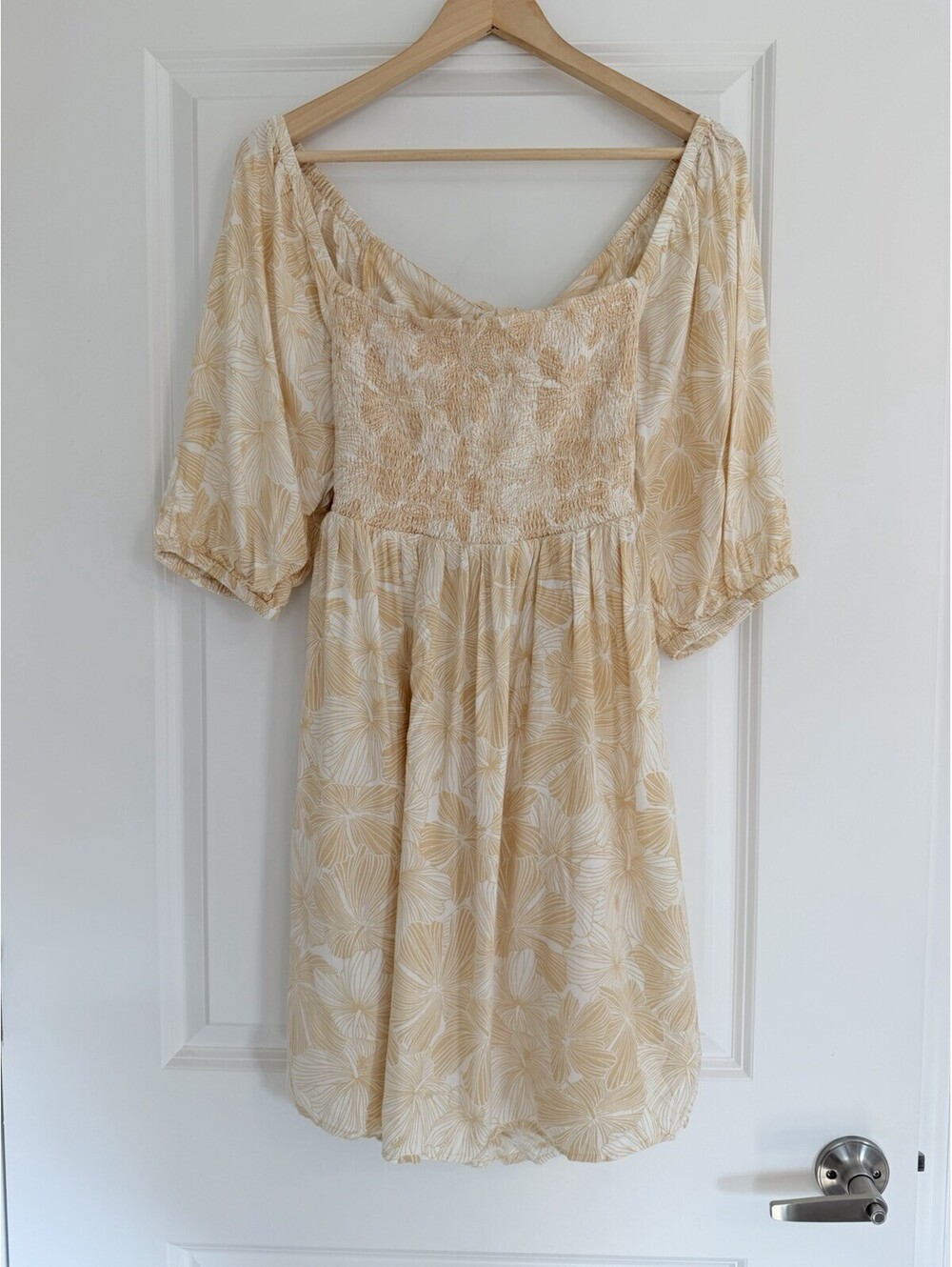 Roxy Tropical Floral Smocked Mini Dress Cream Size L Open Tie Back Coastal Beach